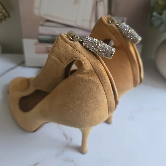 Gucci Bamboo Suede Heels Shoes Women Size 10 B EUC With Box - Picture 11 of 15